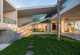 7BD Exclusive Property On Beach - Image 4
