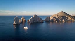 Luxury Yacht in La Paz - Image 4
