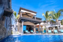 dream beachfront getaway in Novaispania - Image 2
