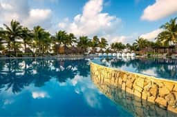 1BD Grand Luxxe: Ocean View, Pool & Beach Resort - Image 3
