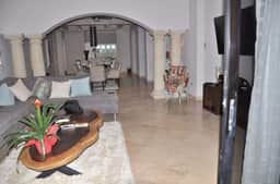 Casa Eagle's Nest, Conveniently Located Oceanview - Image 2