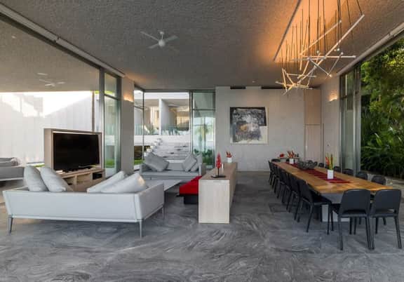 7BD Exclusive Property On Beach - Image 2