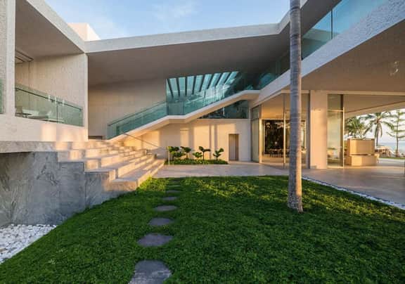 7BD Exclusive Property On Beach - Image 4
