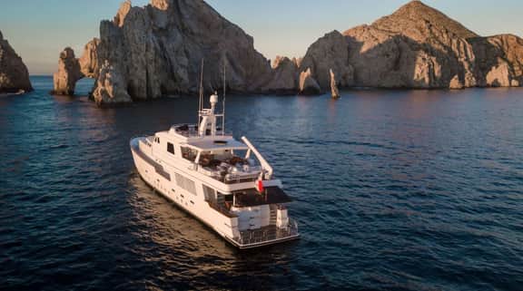Luxury Yacht in La Paz - Image 3