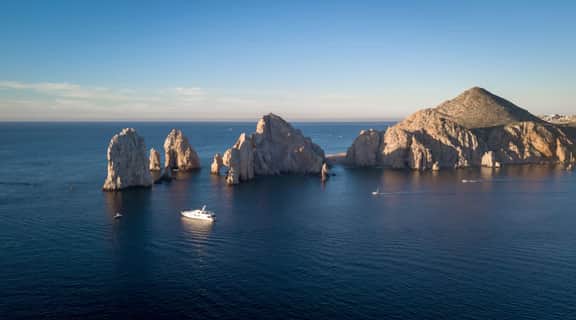 Luxury Yacht in La Paz - Image 4
