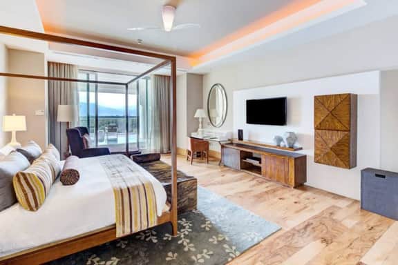 Grand Luxxe 3BR Loft Residence - Image 4