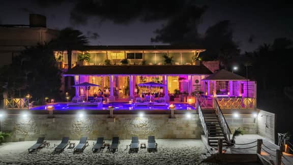 Luxury Beachfront Villa - Image 4