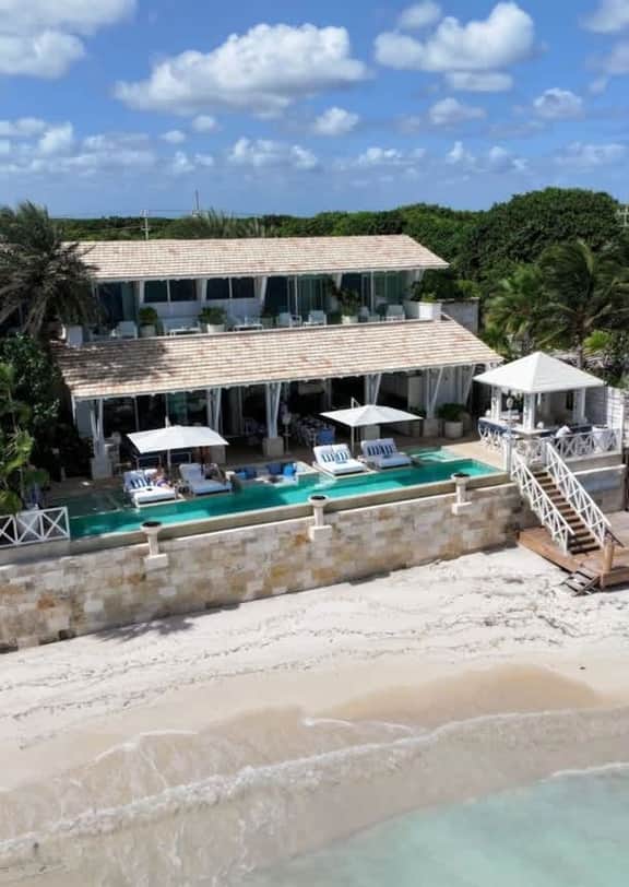 Luxury Beachfront Villa - Image 2