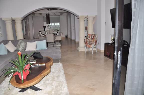 Casa Eagle's Nest, Conveniently Located Oceanview - Image 2