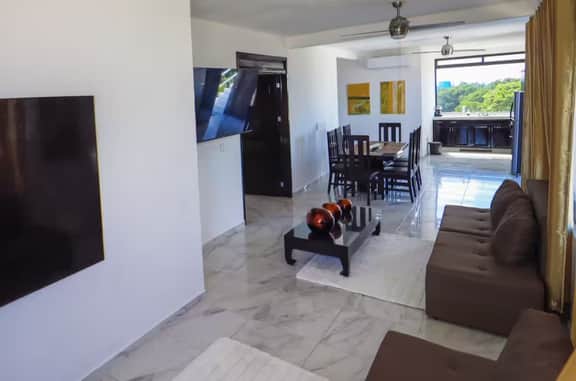 Luxury 3BD Penthouse Ocean View Fastest WIFI - Image 2