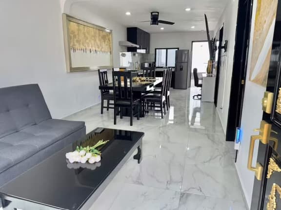 Luxury One Minute Beach Pool Soak Fast WIFI Villa - Image 1