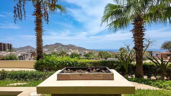 Chic & Cozy 2BR Oceanview Condo - Image 1