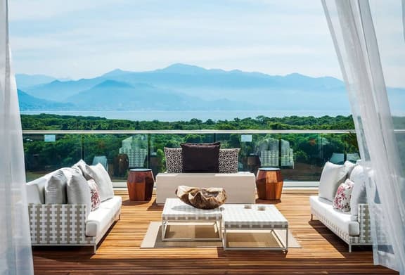 Grand Luxxe 3BR Loft Residence - Image 1