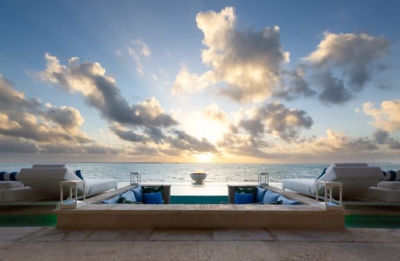 Luxury Beachfront Villa - Image 1