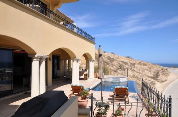 Casa Eagle's Nest, Conveniently Located Oceanview - Image 1