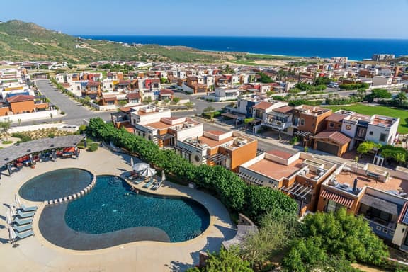 3BD Begati Ocean Views with Luxury Resort - Image 1