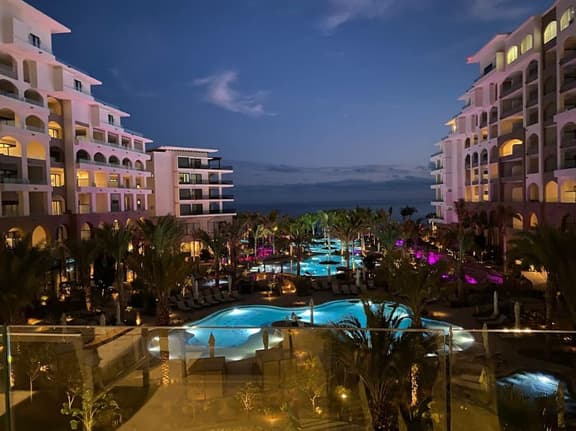 2BD Villa La Valencia: Ocean Views & Resort - Image 1