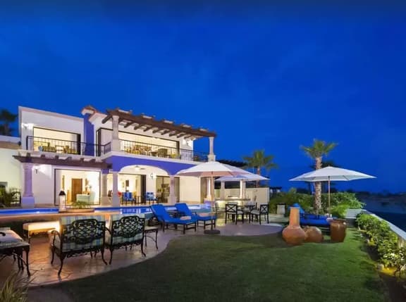 Hacienda Residence Resort, Ocean Views & Pool - Image 1